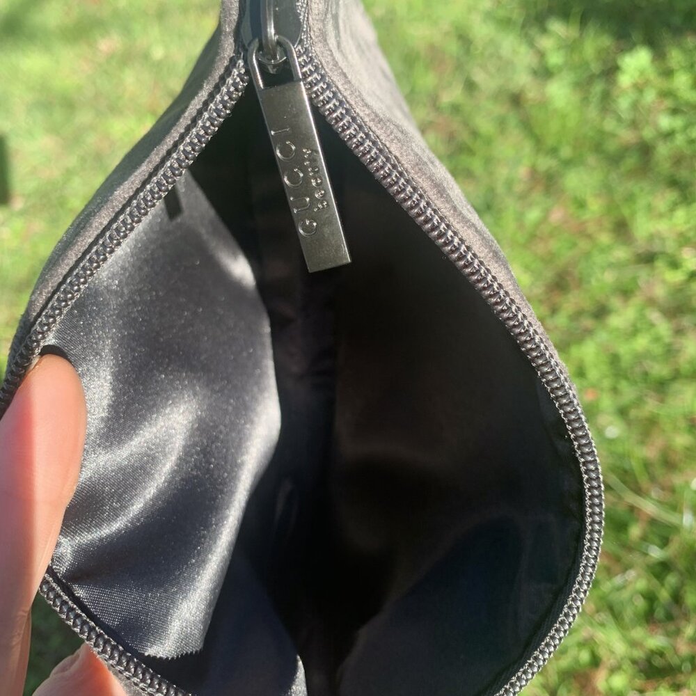 Gucci beauty Velvet Makeup Pouch - Picture 7 of 8